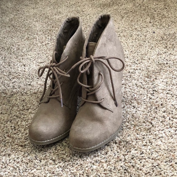 Tan booties - Picture 3 of 3